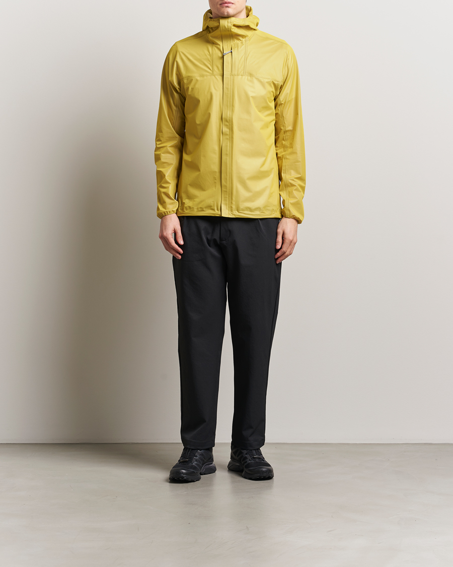 Mies | Takit | Houdini | The Orange Waterproof Jacket Be The Light Green