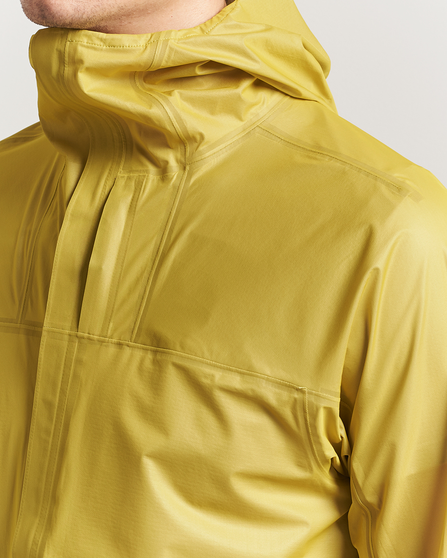 Mies | Takit | Houdini | The Orange Waterproof Jacket Be The Light Green