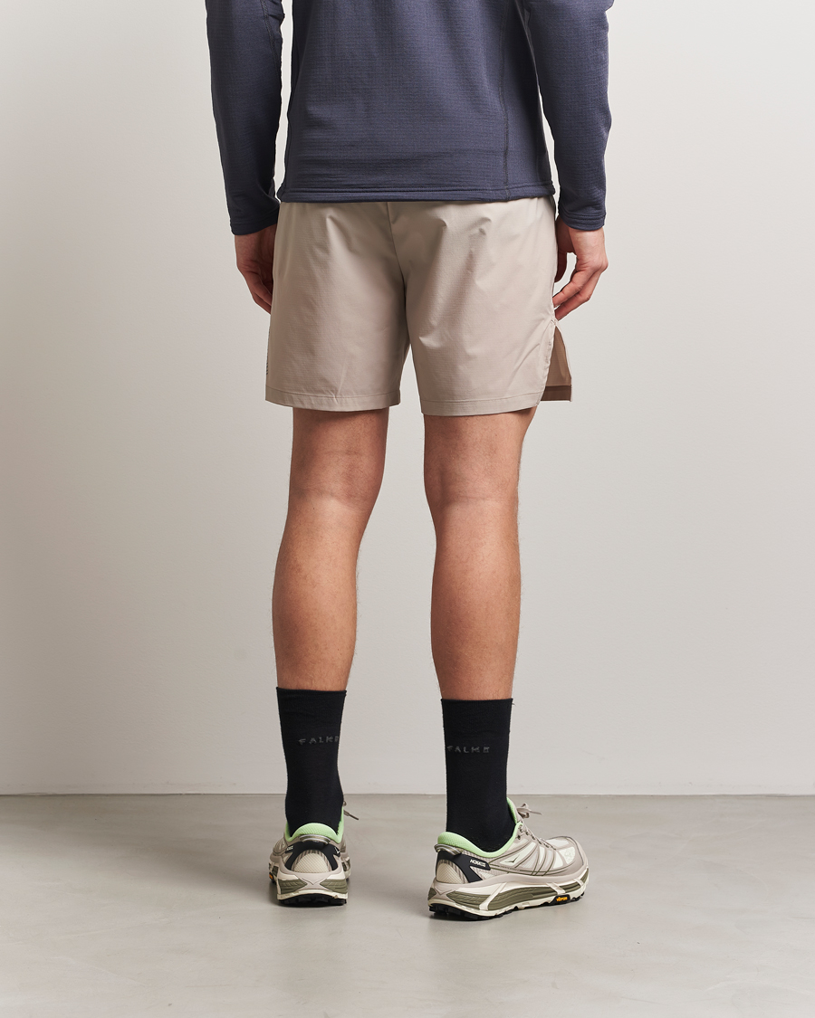 Mies | Shortsit | Houdini | Pace Light Shorts Sandstorm