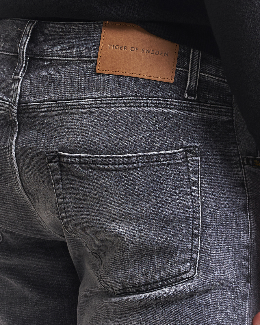 Mies | Farkut | Tiger of Sweden | Pistolero Stretch Cotton Jeans Washed Black