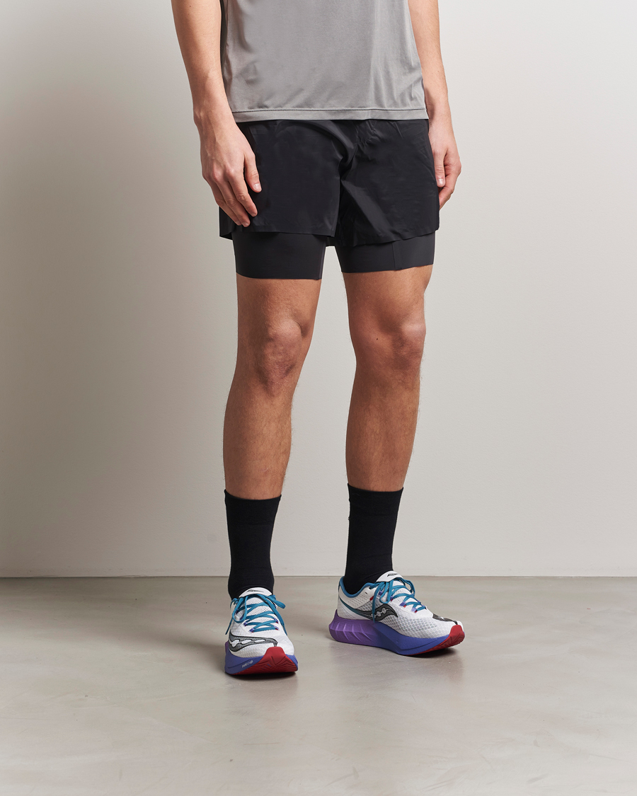 Mies | Saucony Endorphin Pro 4 White/Shadow | Saucony | Endorphin Pro 4 White/Shadow