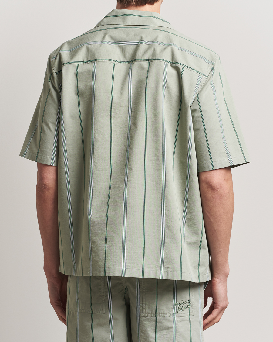 Mies | Kauluspaidat | Maison Kitsuné | Resort Striped Short Sleeve Shirt Vert De Gris