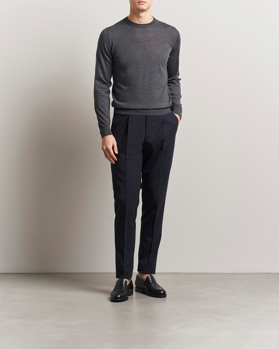 Mies | Puserot | Piacenza Cashmere | Merino Wool Crew Neck Sweater Charcoal