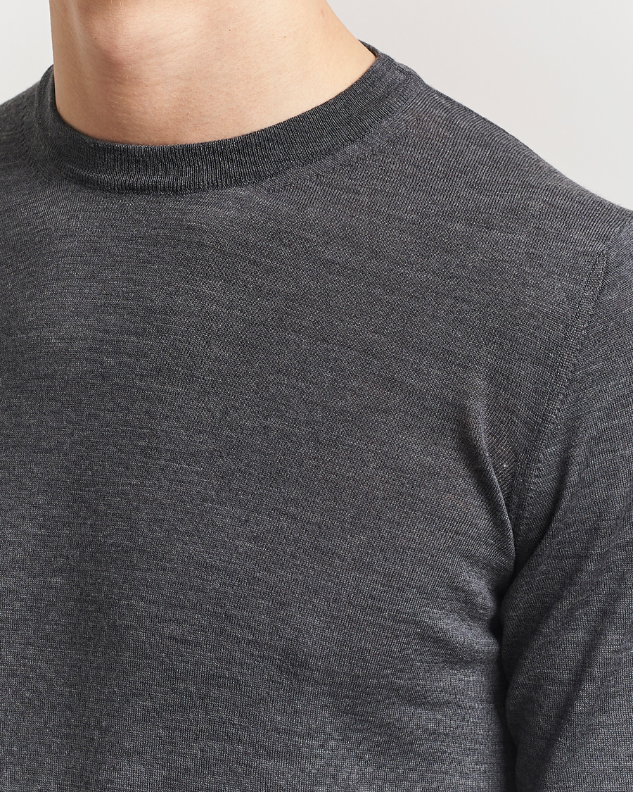 Mies | Puserot | Piacenza Cashmere | Merino Wool Crew Neck Sweater Charcoal