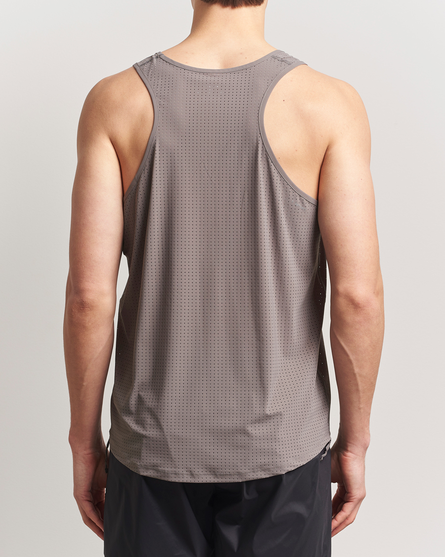 Mies | T-paidat | Satisfy | Space-O Singlet Taupe