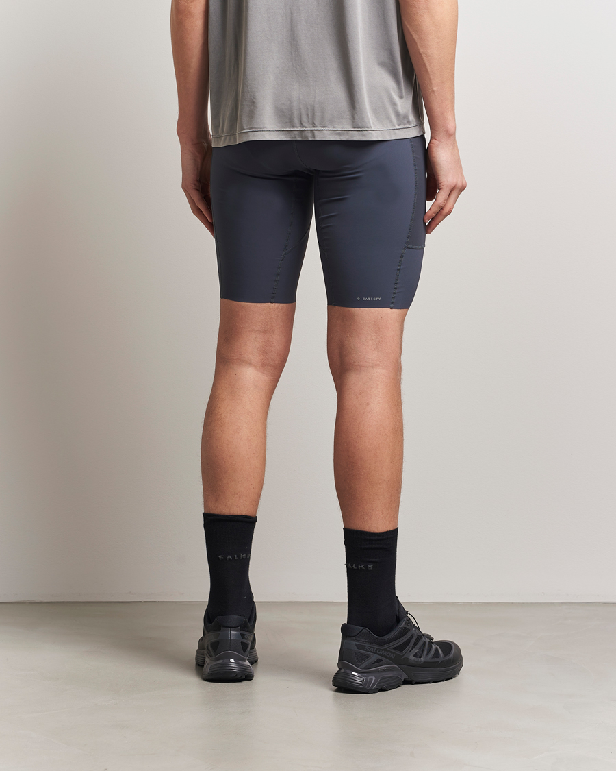 Mies | Shortsit | Satisfy | PowerSilk 9 Half Tights Grey