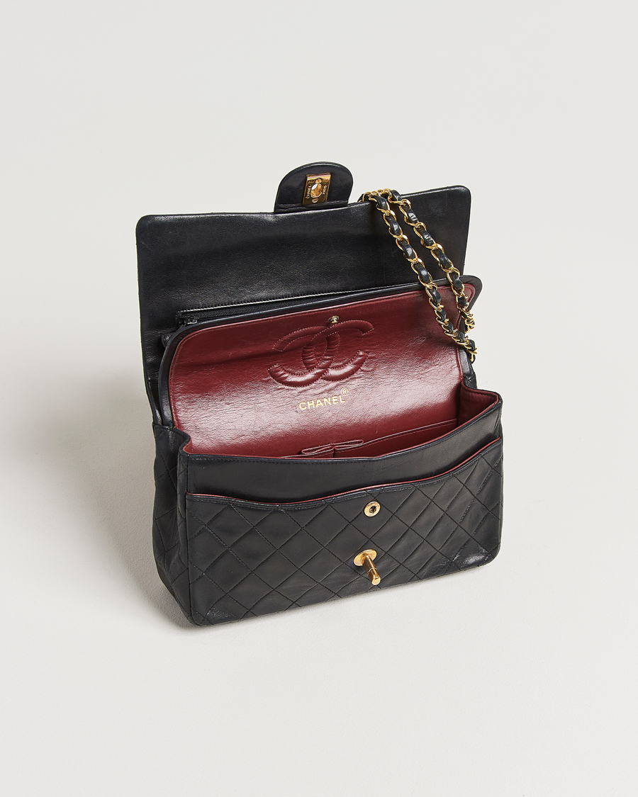 Mies | Chanel Pre-Owned Classic Medium Double Flap Bag Lambskin Black | Chanel Pre-Owned | Classic Medium Double Flap Bag Lambskin Black