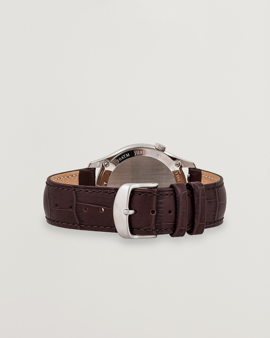 Mies | Sjöö Sandström Jubilee Steel Quartz 40mm Gold Bezel White/Brown Calf | Sjöö Sandström | Jubilee Steel Quartz 40mm Gold Bezel White/Brown Calf