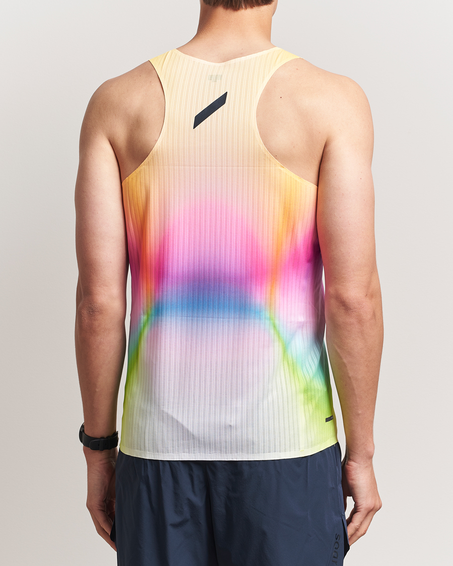 Mies | T-paidat | SOAR Running | Race Vest Summer Rainbow