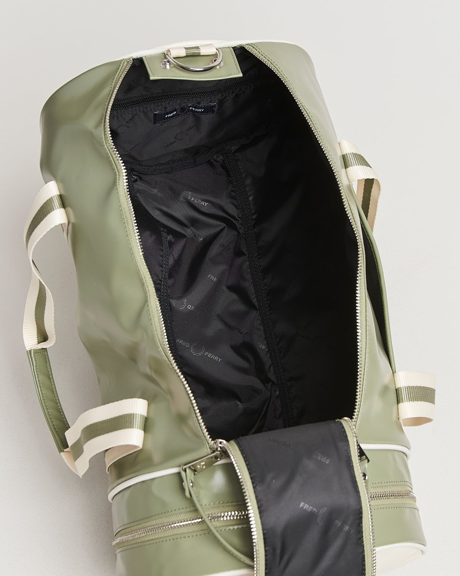 Mies | Fred Perry Classic Barrel Bag Olive Mint/White | Fred Perry | Classic Barrel Bag Olive Mint/White