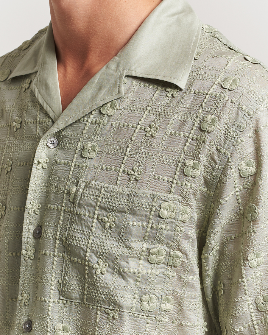 Mies | Kauluspaidat | NN07 | Ben Lyocell Fil-Coupé Embroidery Anglaise Shirt Sage Green