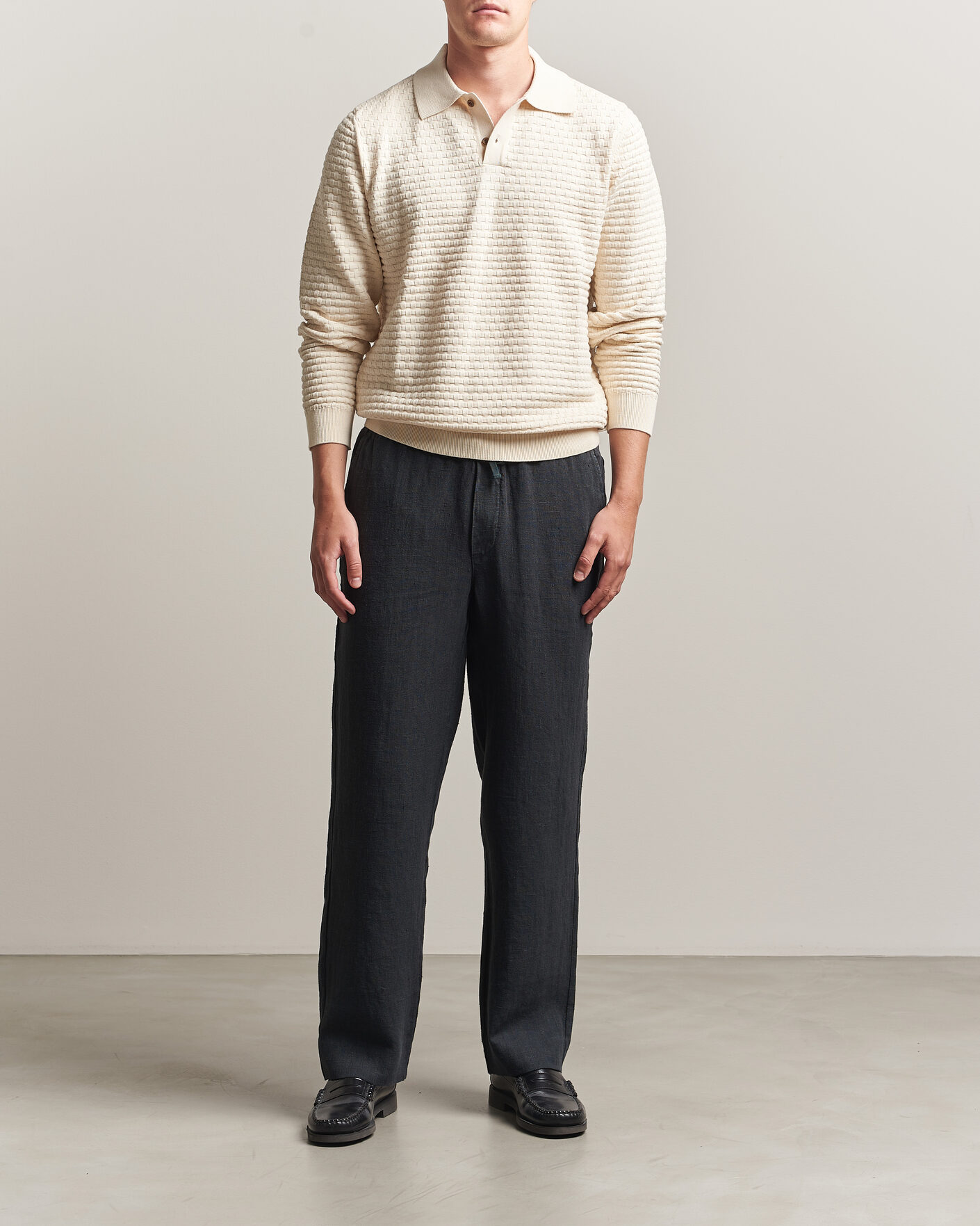 Mies | Housut | A Day's March | Tamiat Linen Drawstring Trousers Black