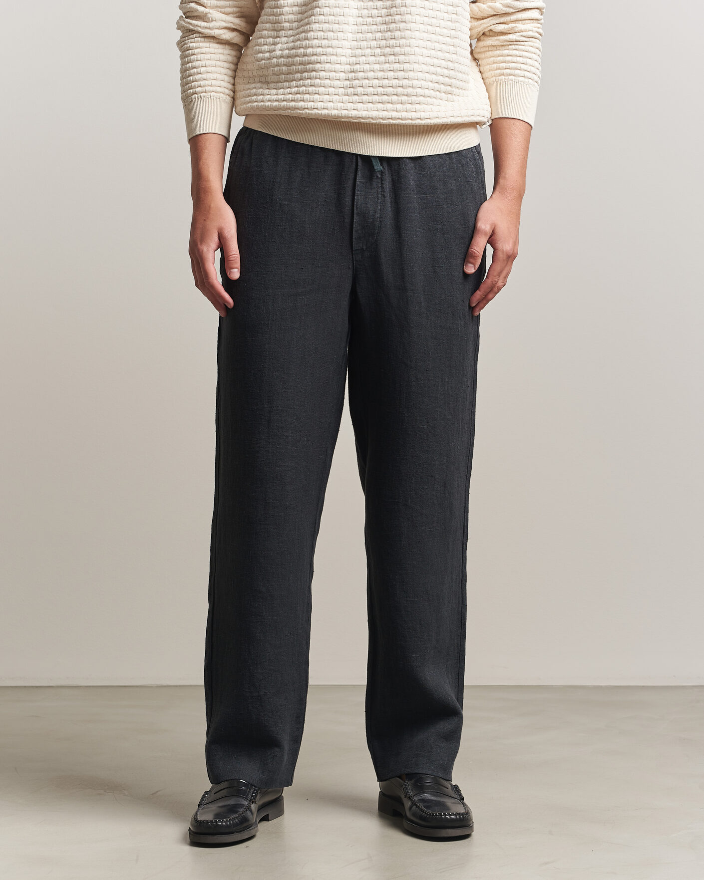 Mies | Housut | A Day's March | Tamiat Linen Drawstring Trousers Black