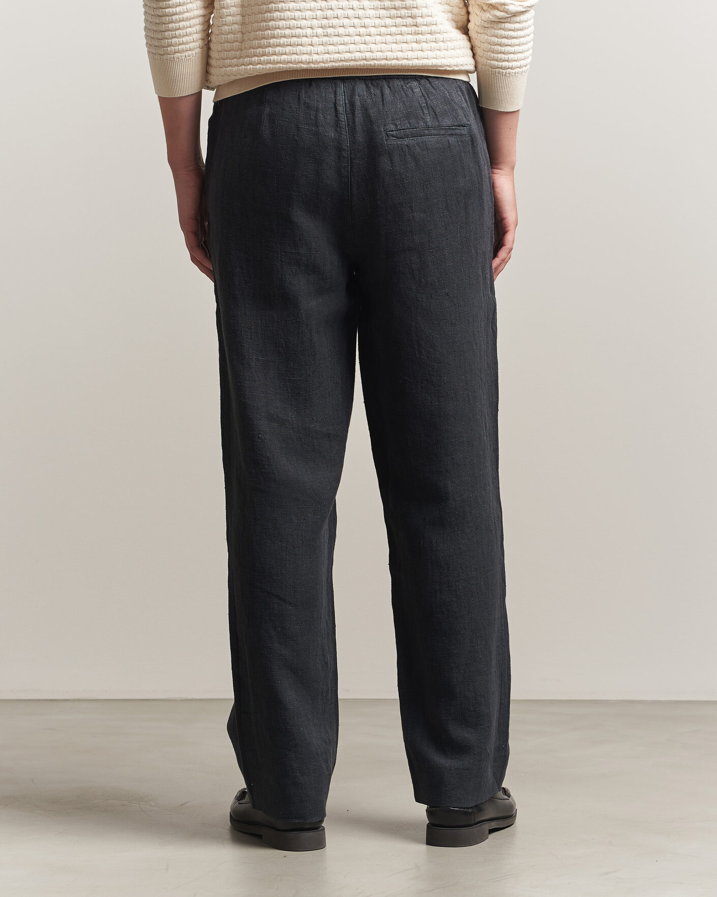 Mies | Housut | A Day's March | Tamiat Linen Drawstring Trousers Black