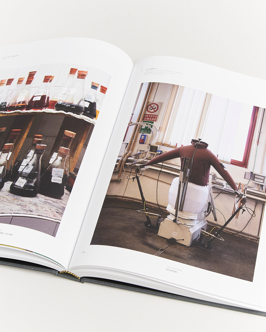 Mies | Kirjat | New Mags | Stone Island Book