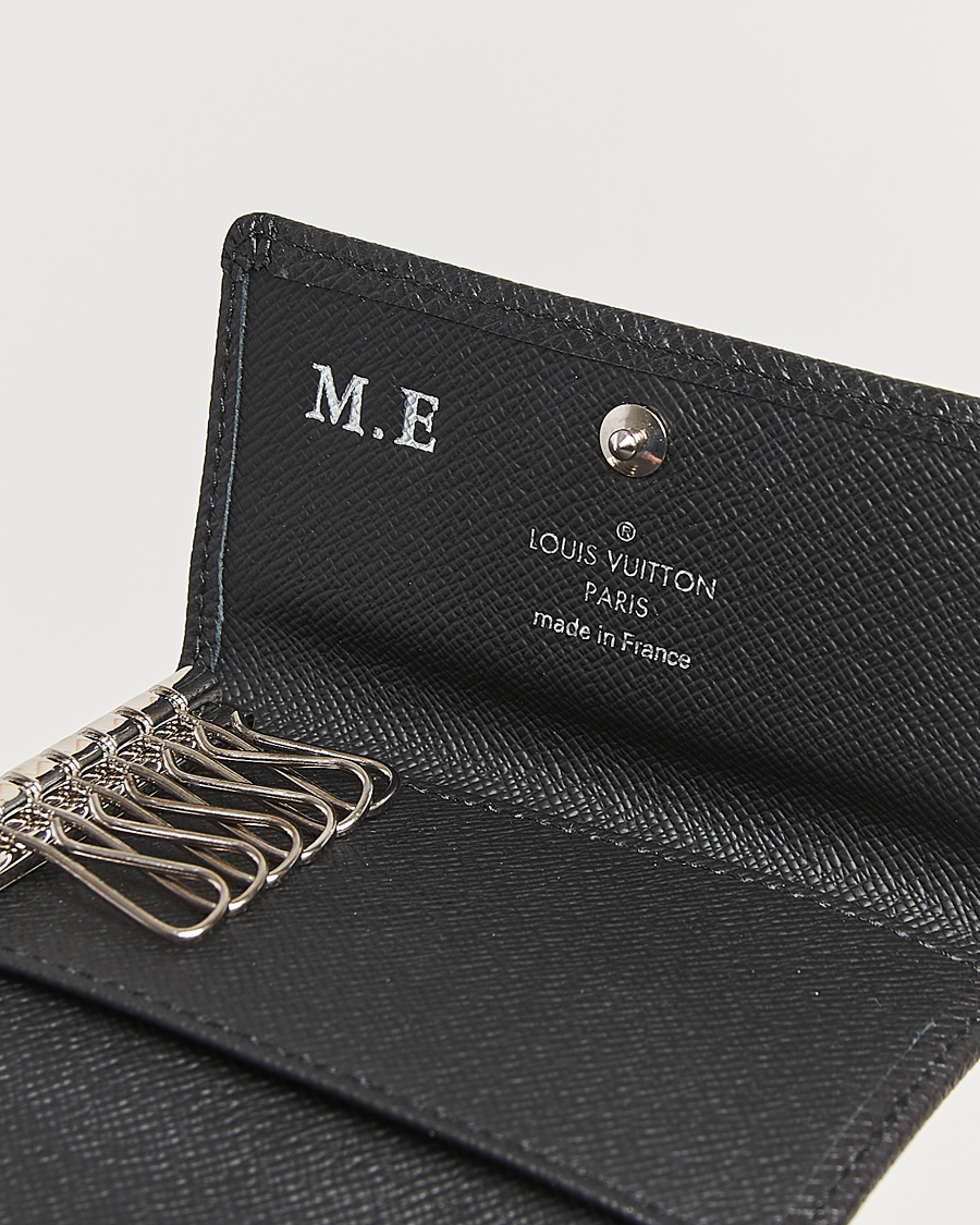 Mies | Louis Vuitton Pre-Owned 6 Key Holder Taiga Black | Louis Vuitton Pre-Owned | 6 Key Holder Taiga Black