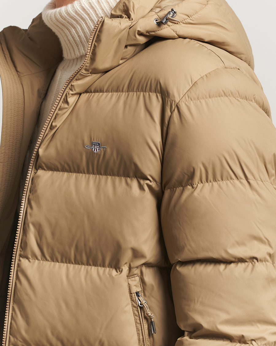 Mies | Takit | GANT | The Active Cloud Down Jacket Light Taupe