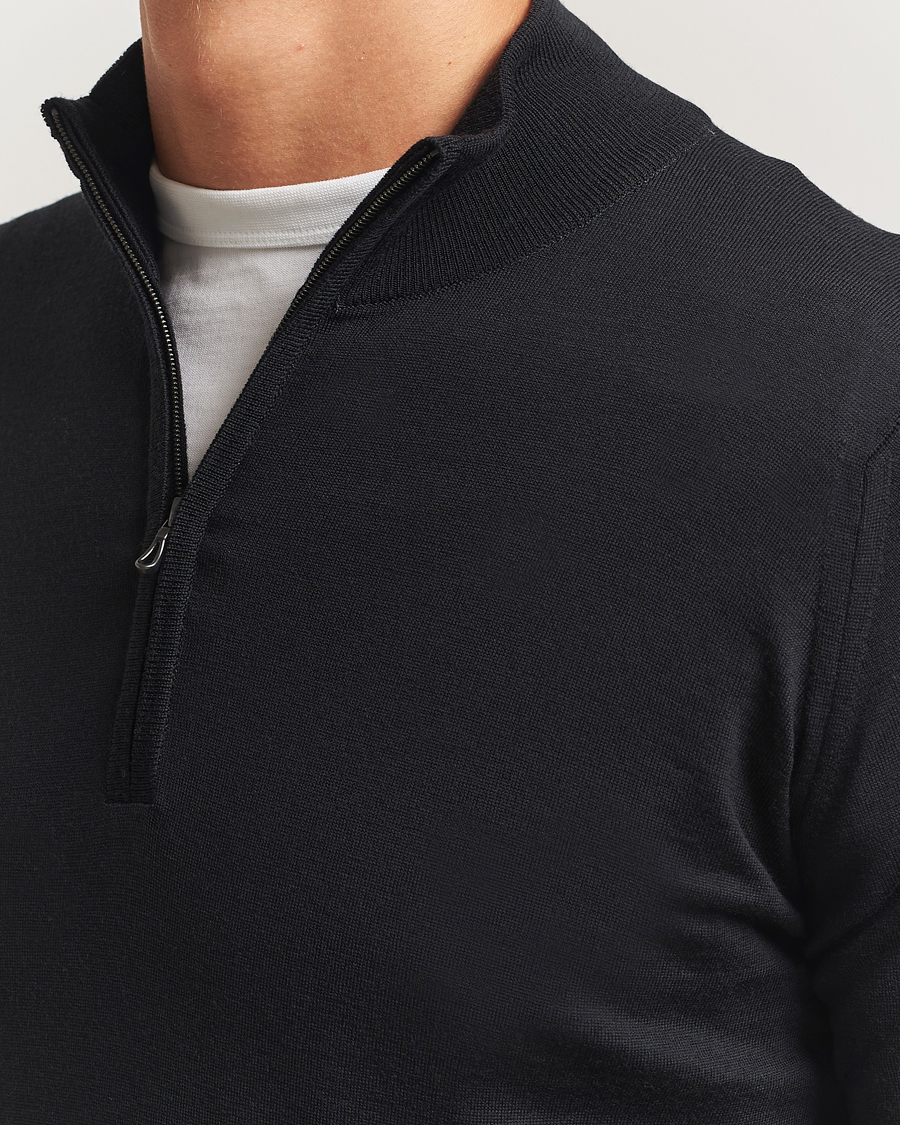 Mies | Puserot | John Smedley | Barrow Extra Fine Merino Half Zip Black