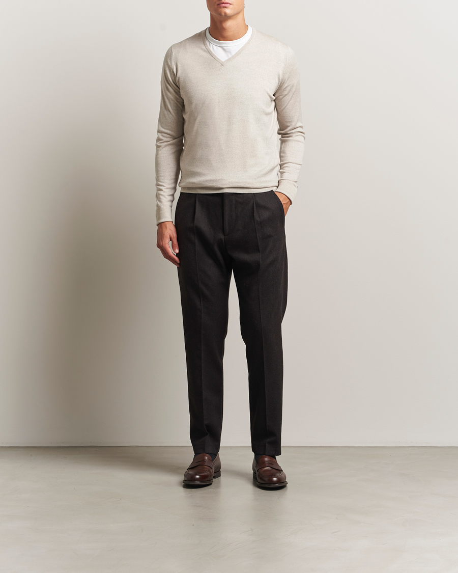 Mies | Puserot | John Smedley | Bobby Extra Fine Merino V-Neck Pullover Grey Fleece