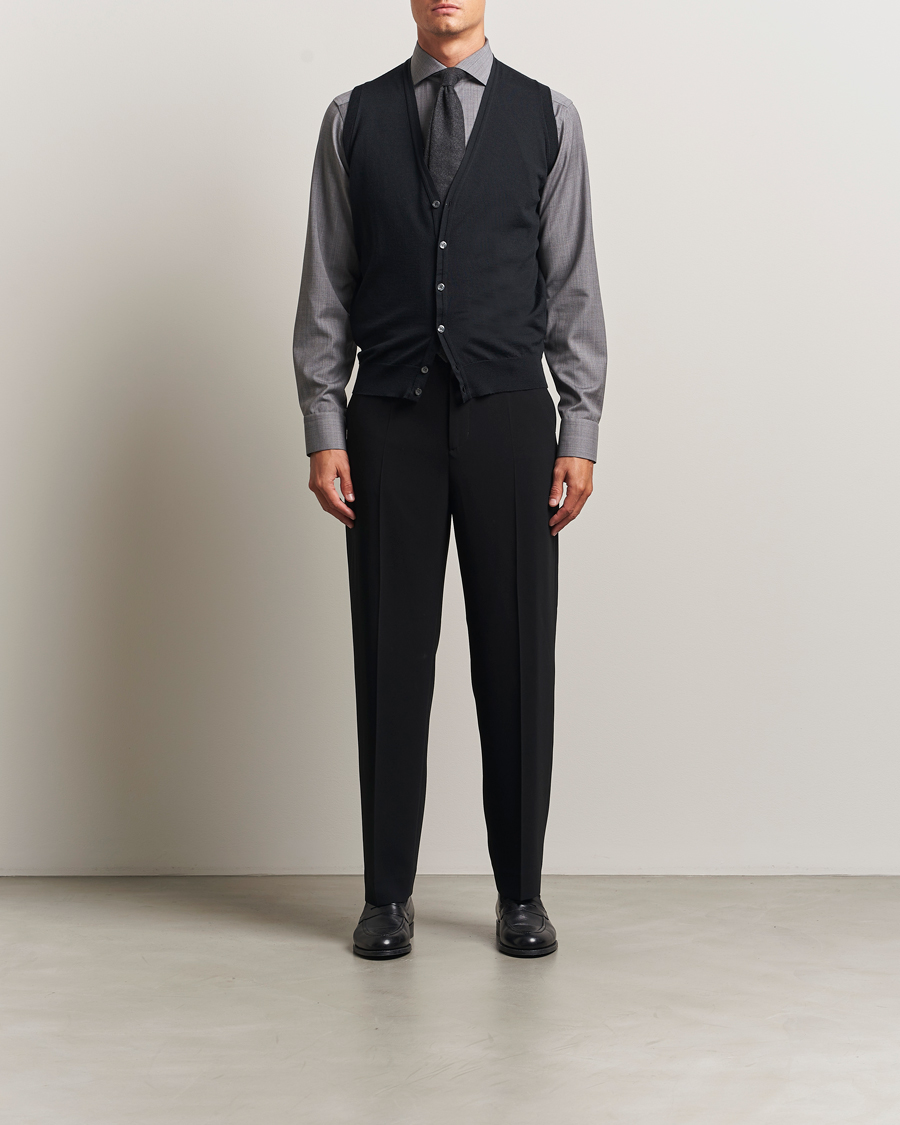 Mies | Puserot | John Smedley | Huntswood Slim Fit Waistcoat Black