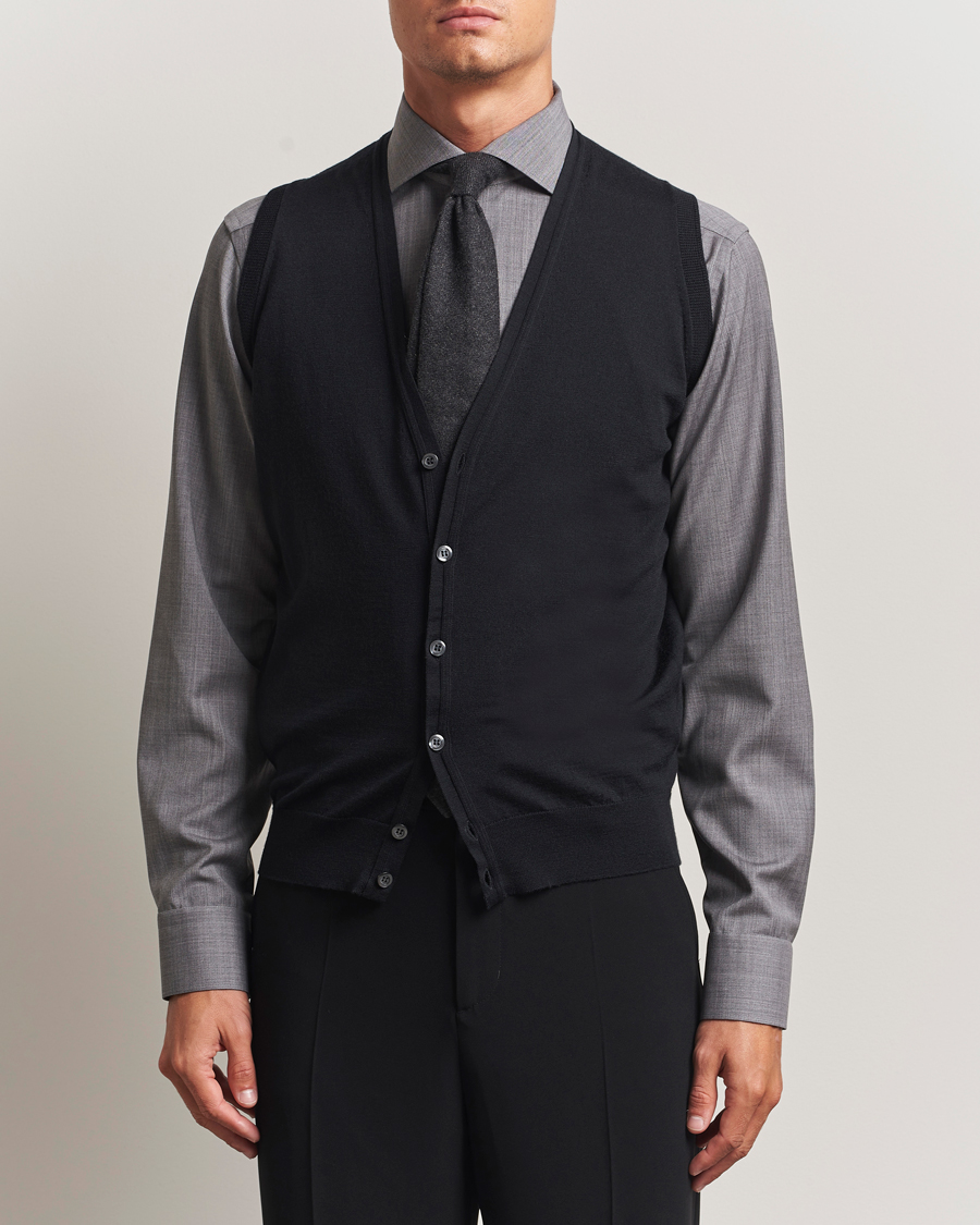 Mies | Puserot | John Smedley | Huntswood Slim Fit Waistcoat Black