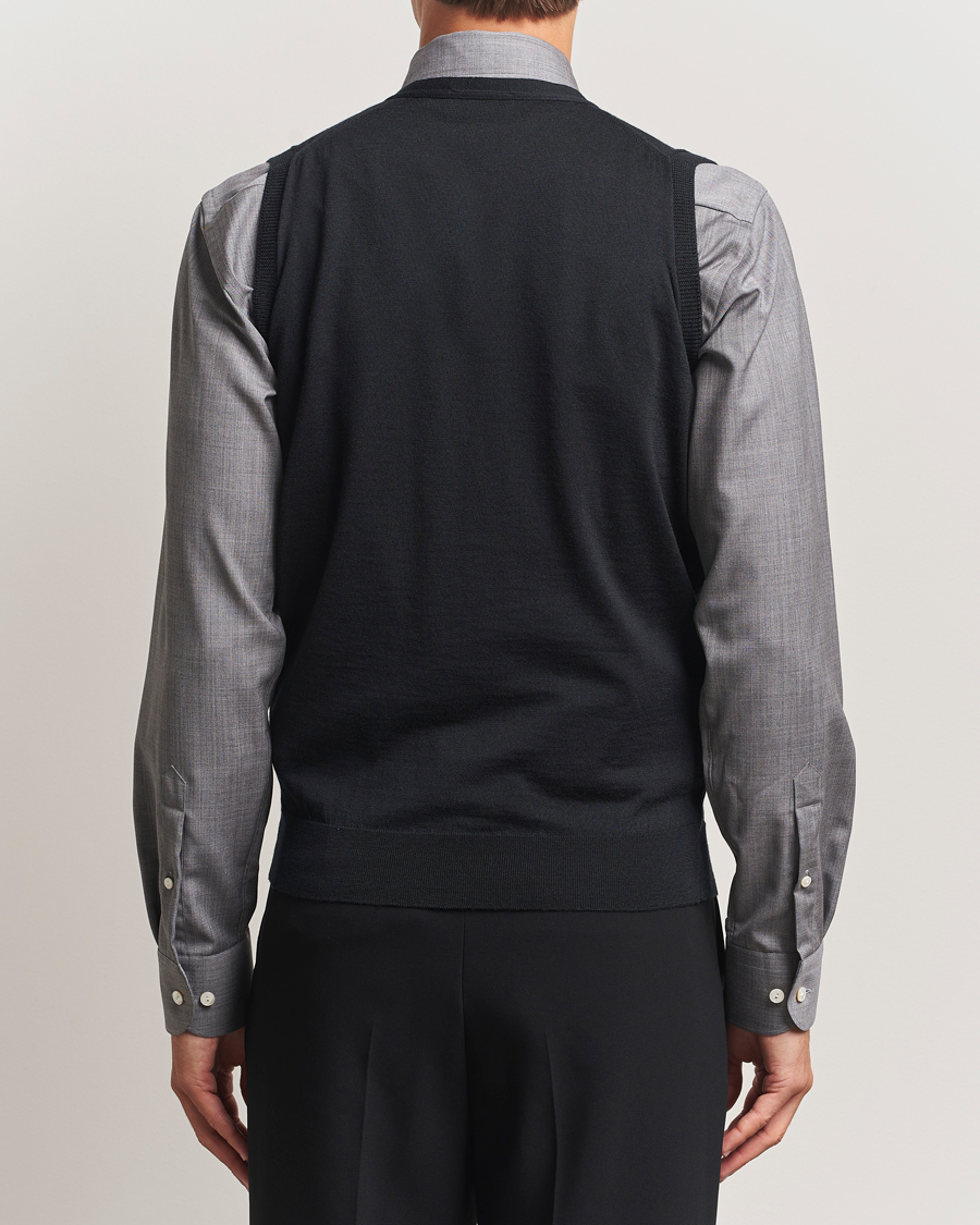 Mies | Puserot | John Smedley | Huntswood Slim Fit Waistcoat Black