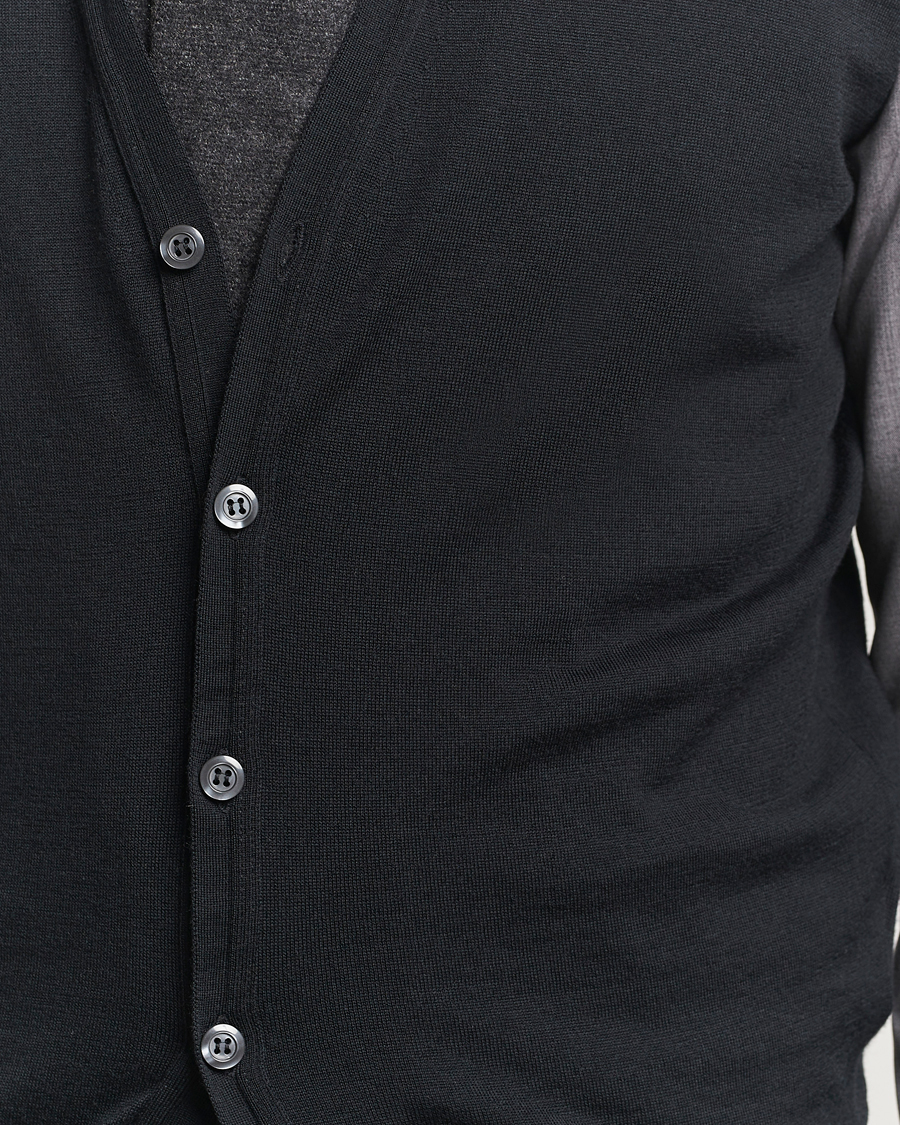 Mies | Puserot | John Smedley | Huntswood Slim Fit Waistcoat Black