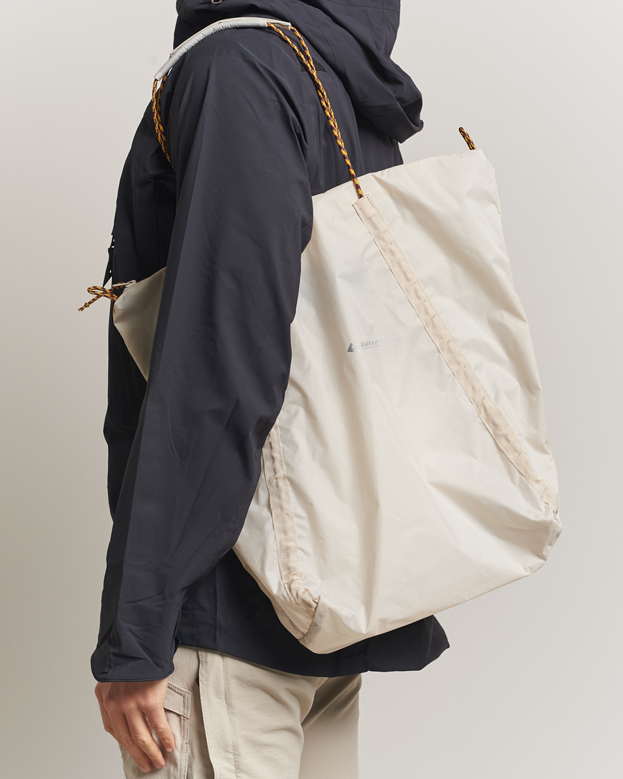 Mies | Laukut | Klättermusen | Gebo 23L Lightweight Totebag Putty Grey