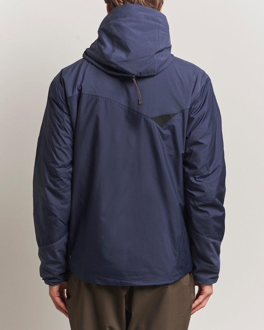 Mies | Takit | Klättermusen | Urd Hood Jacket Dark Hights