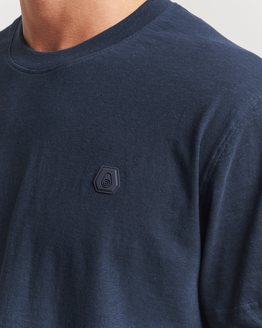Mies | T-paidat | Sail Racing | Tornado Crew Neck T-Shirt Navy