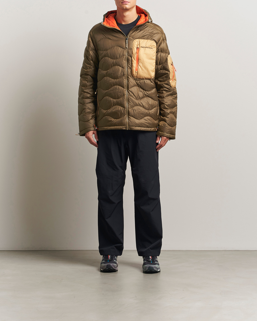 Mies | Takit | Peak Performance | Helium Utility Down Hooded Jacket Meadow Moss/Sierra Sand