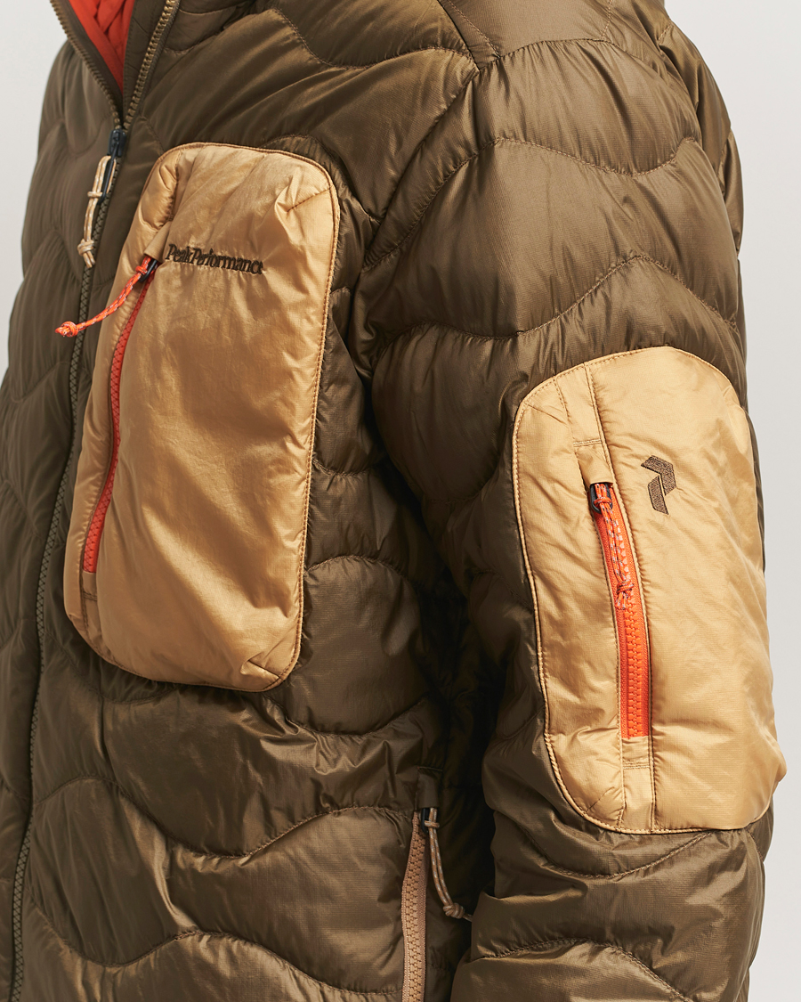 Mies | Takit | Peak Performance | Helium Utility Down Hooded Jacket Meadow Moss/Sierra Sand