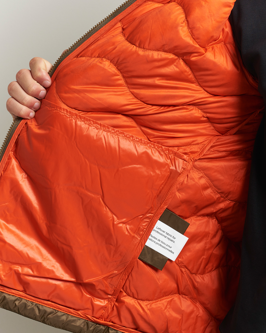 Mies | Takit | Peak Performance | Helium Utility Down Hooded Jacket Meadow Moss/Sierra Sand