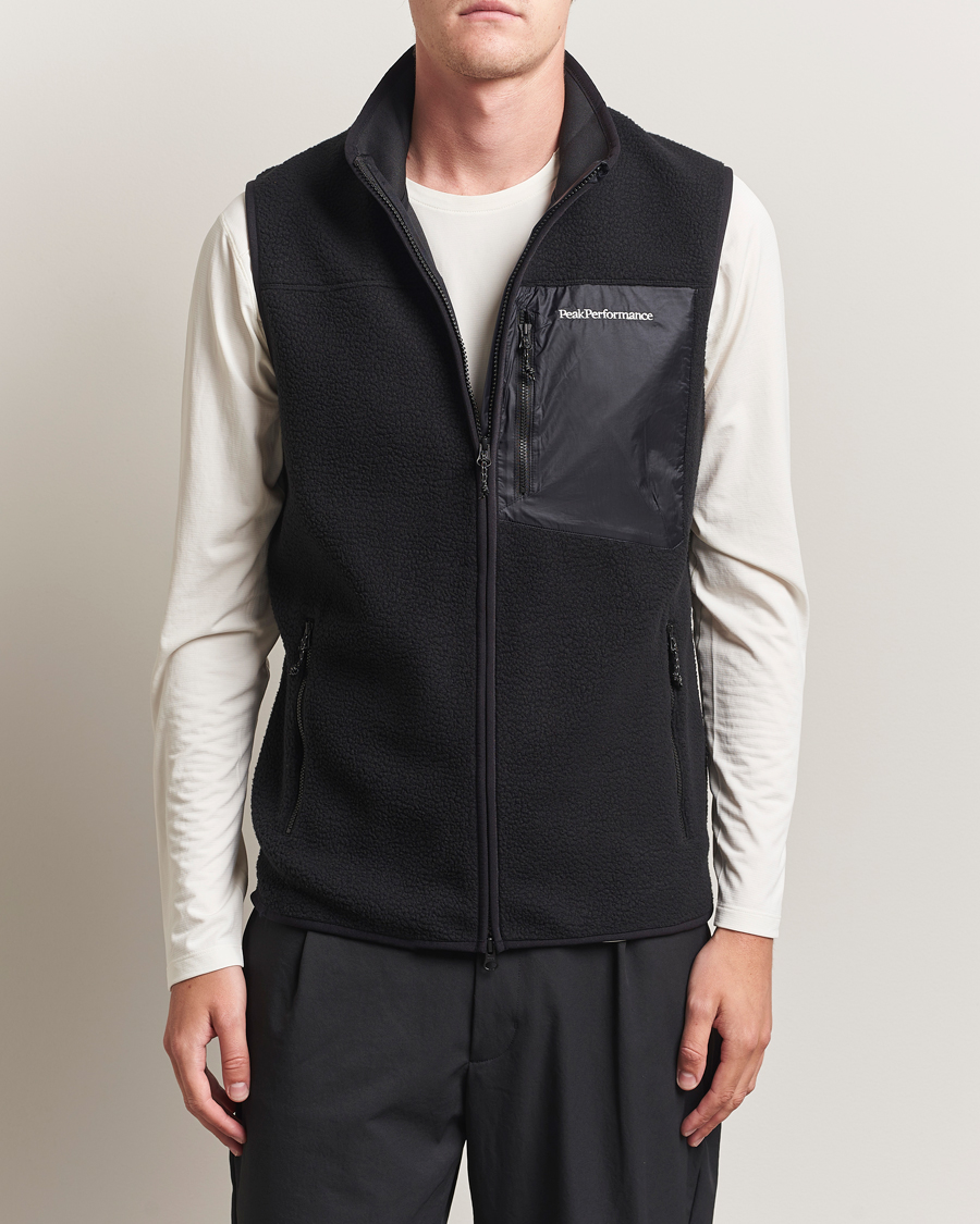 Mies | Puserot | Peak Performance | Pile Vest Black