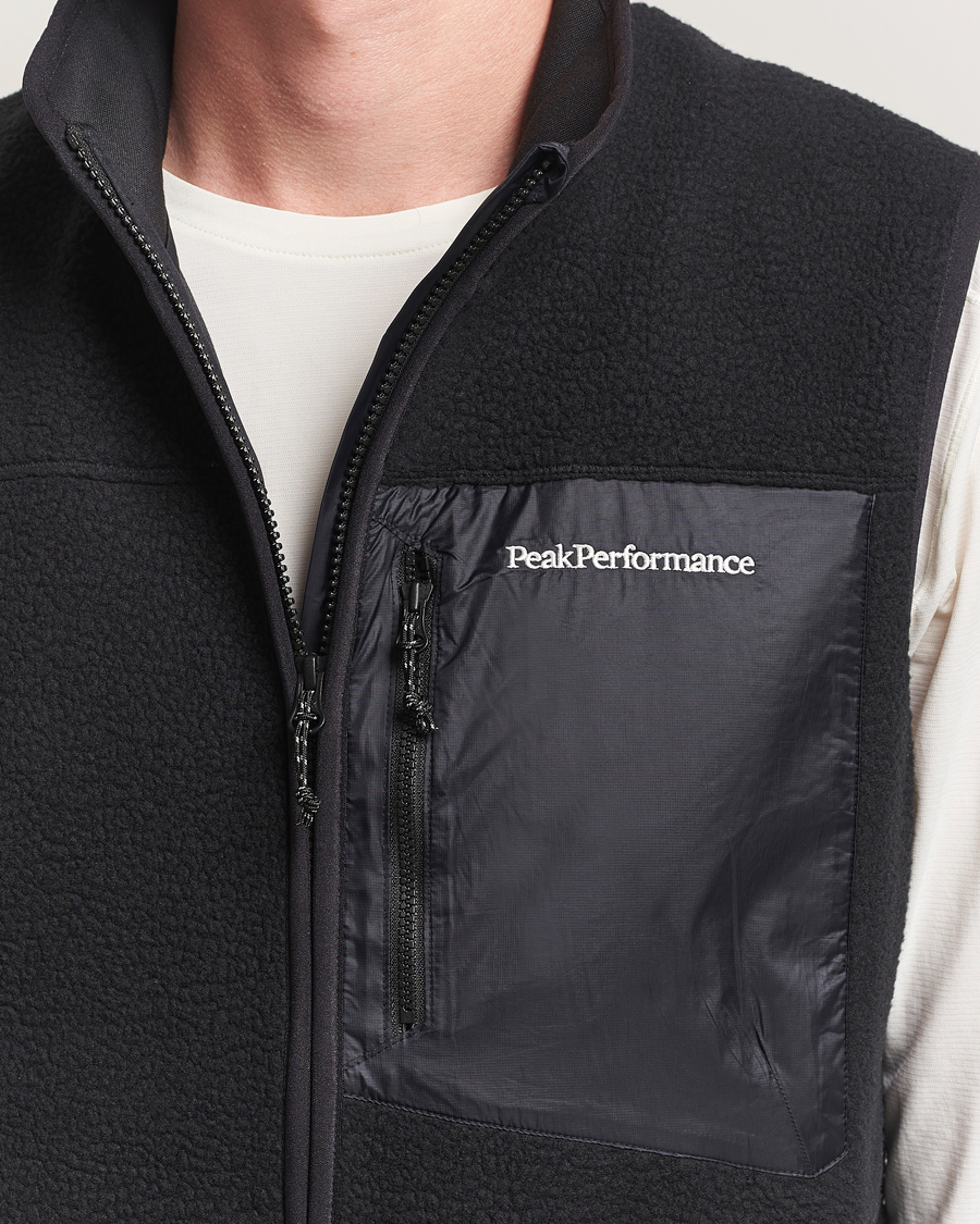 Mies | Puserot | Peak Performance | Pile Vest Black