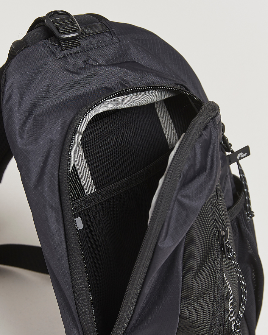 Mies | Laukut | Peak Performance | Peak PerformanceOutdoor Sling BagBlack