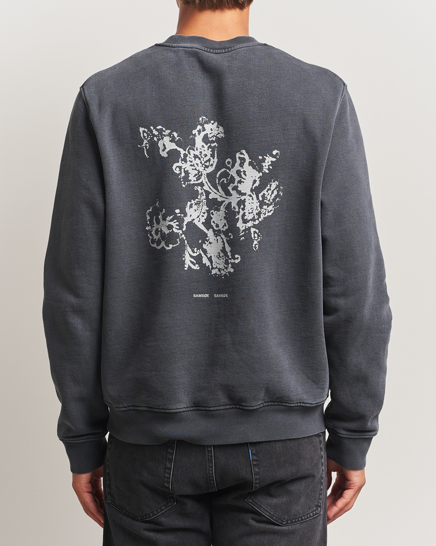 Mies | Puserot | Samsøe Samsøe | Phil Printed Crew Neck Sweatshirt Washed Black