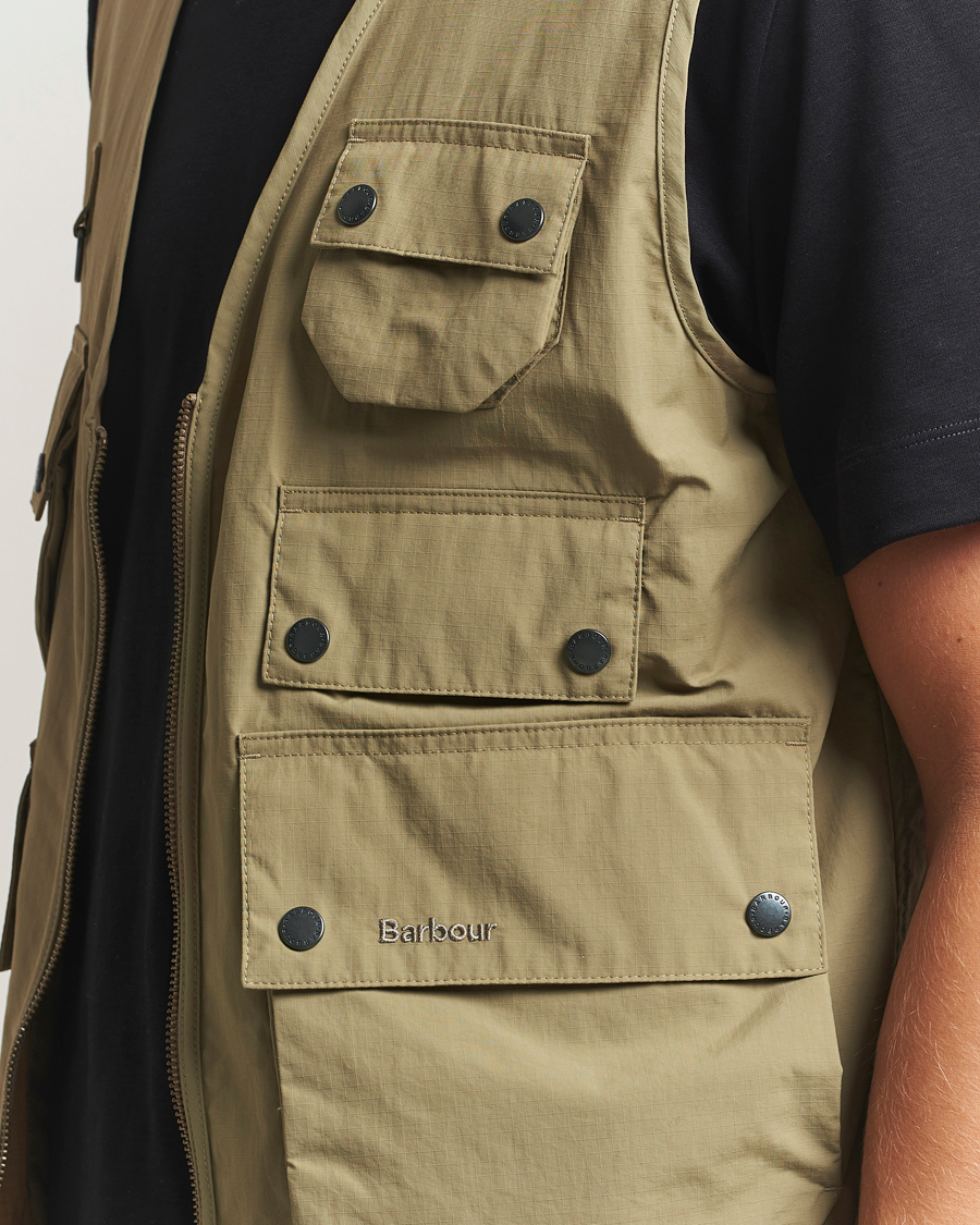 Mies | Ulkoliivit | Barbour Heritage | Utility Editor Casual Vest British Khaki