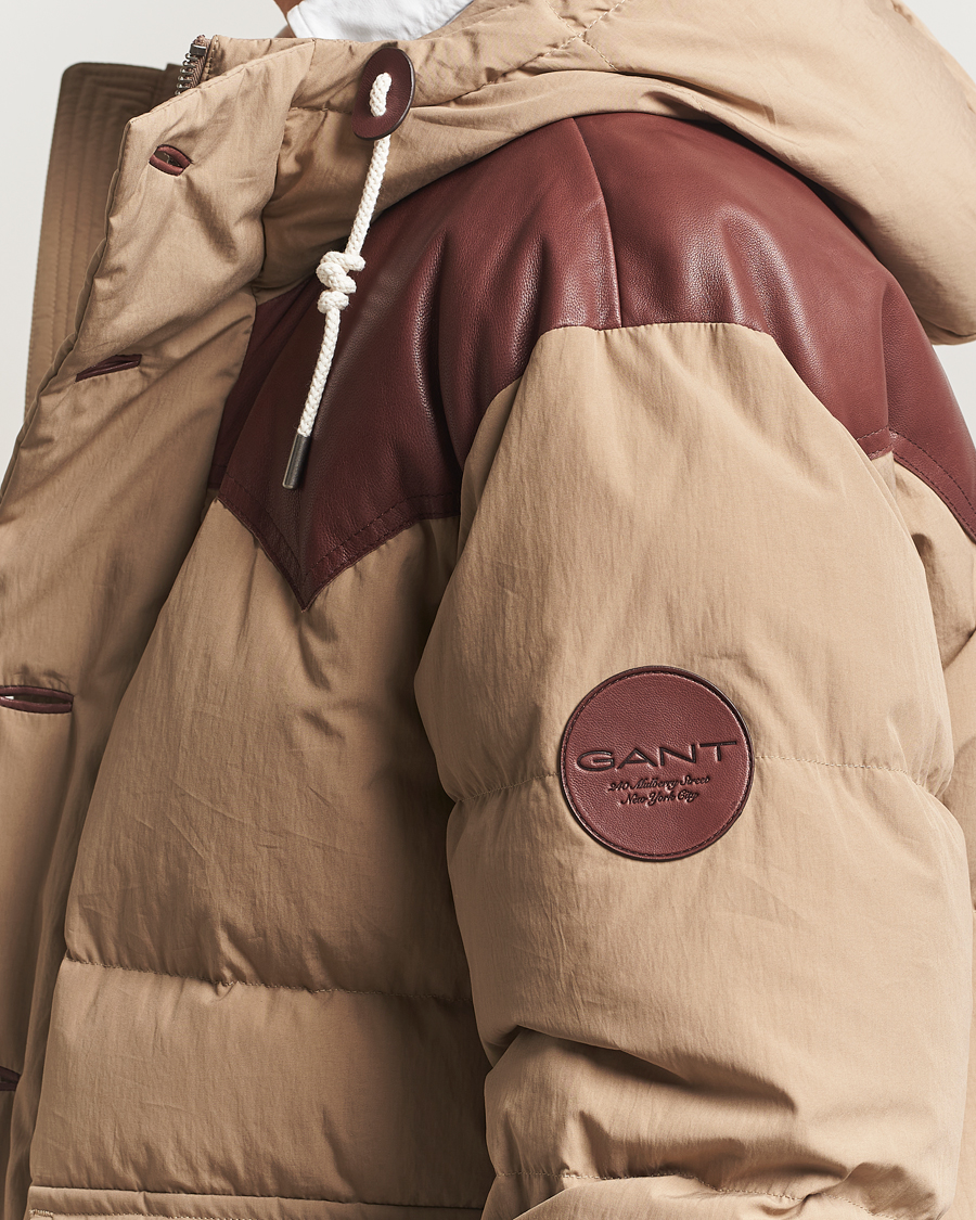 Mies | Takit | GANT 240 Mulberry Street | Cotton Down Hooded Jacket Carmel Beige