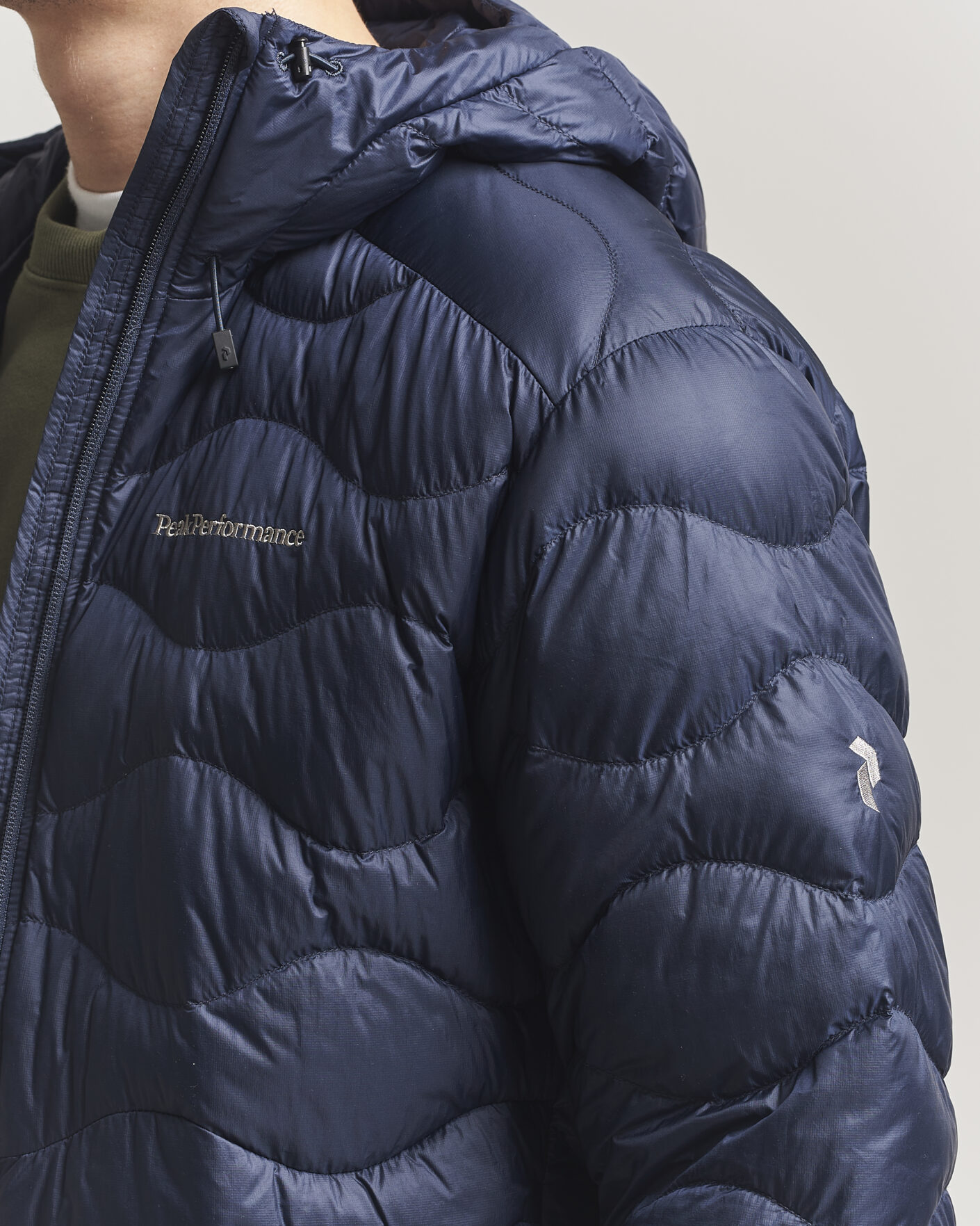 Mies | Takit | Peak Performance | Helium Down Hooded Jacket Blue Shadow