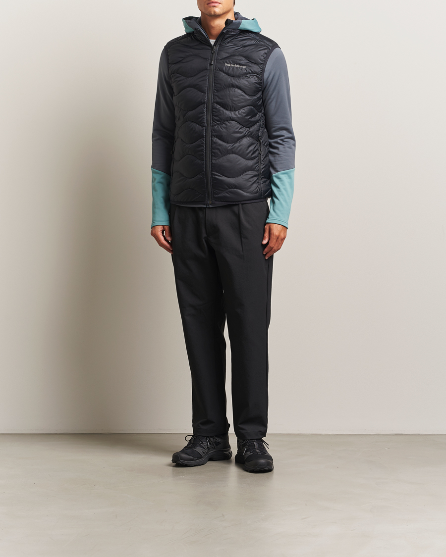 Mies | Takit | Peak Performance | Helium Down Vest Black
