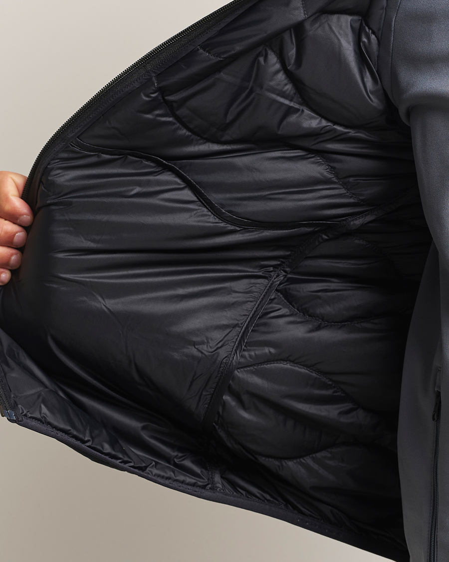 Mies | Ulkoliivit | Peak Performance | Helium Down Vest Black