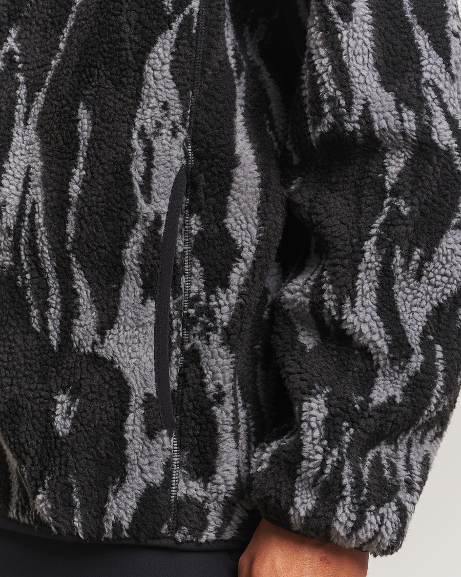 Mies | Puserot | Peak Performance | Graphic Heavy Pile Full Zip Winter Shard