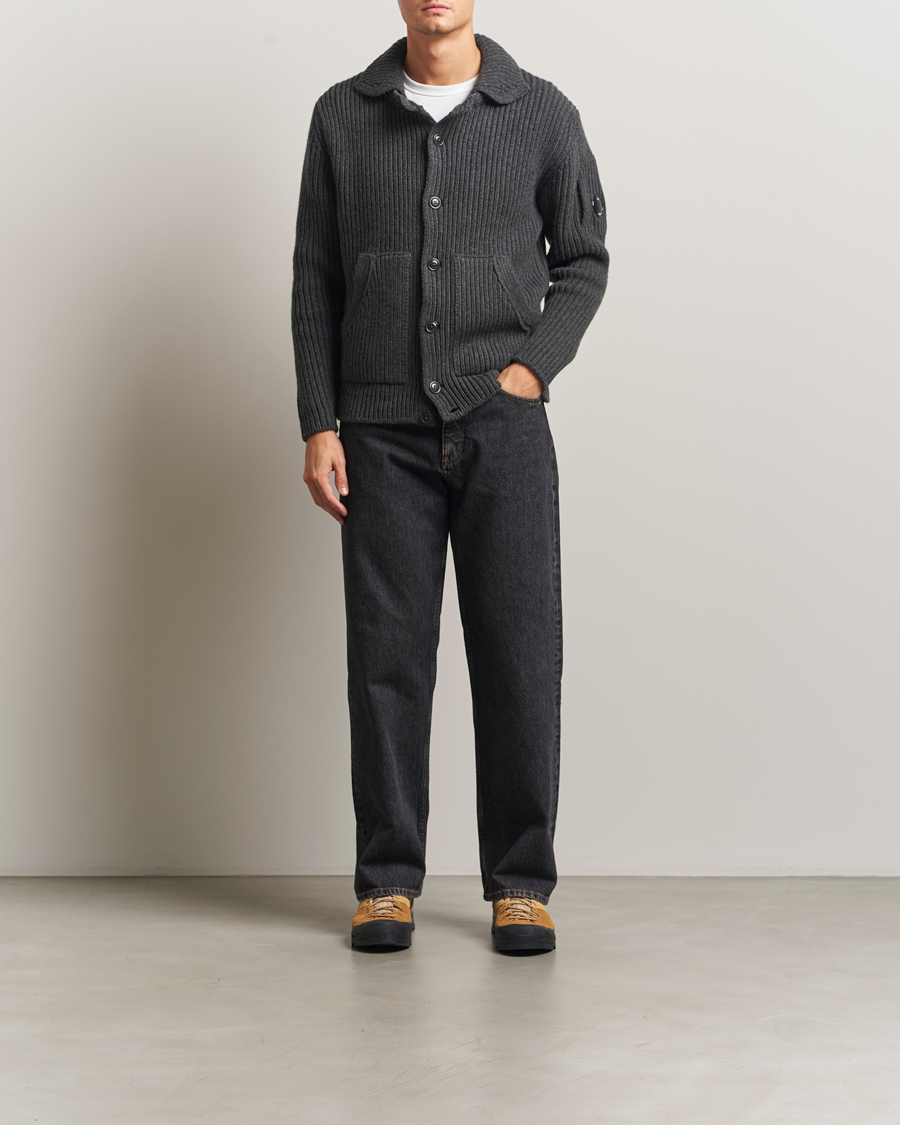 Mies | Puserot | C.P. Company | Heavy Lambswool Cardigan Dark Grey