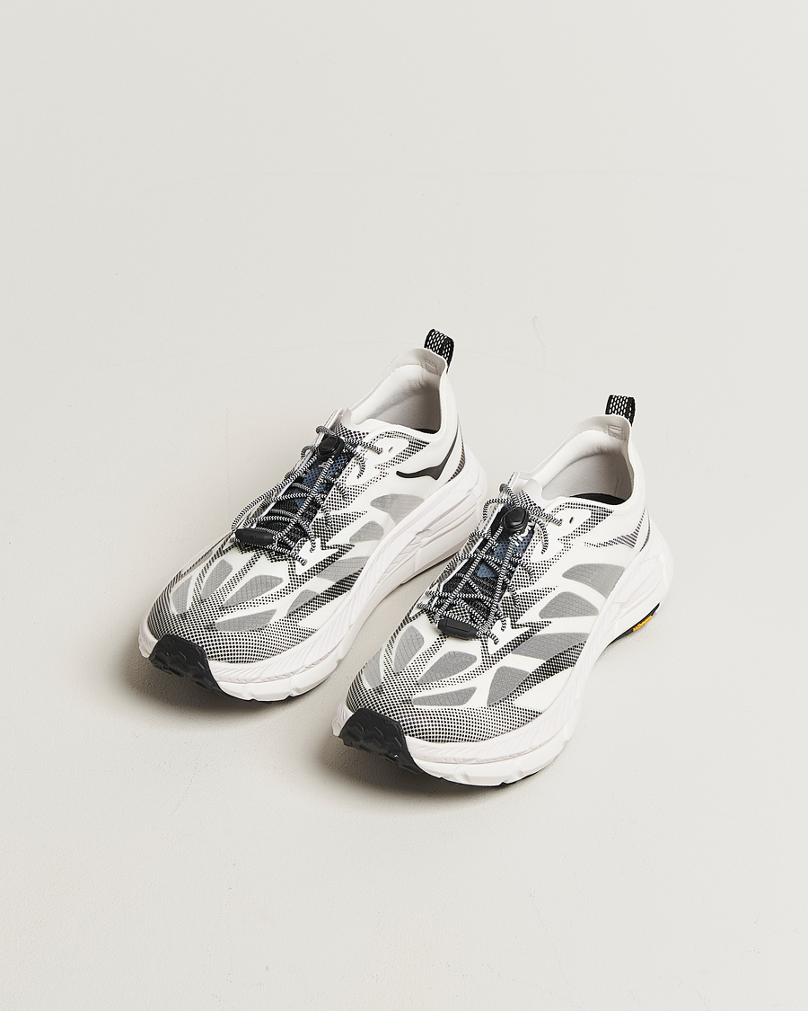 Mies | Maastojuoksukengät | Hoka | One Mafate Speed 4 Lite White/Black