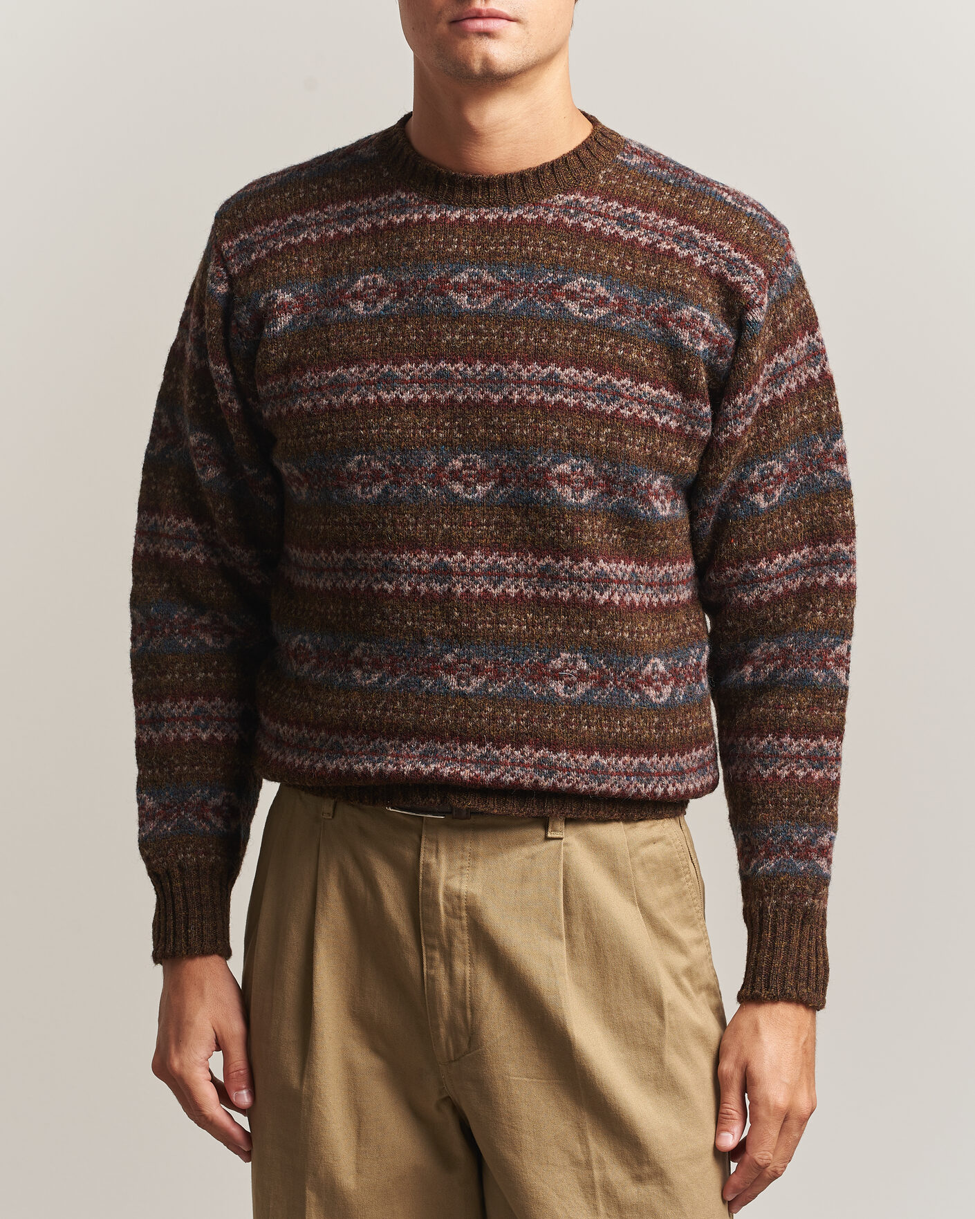 Mies | Puserot | Jamieson's of Shetland | Jamiesons Of Shetland All Over Fair Isle Pullover Crew Neck Moss Green