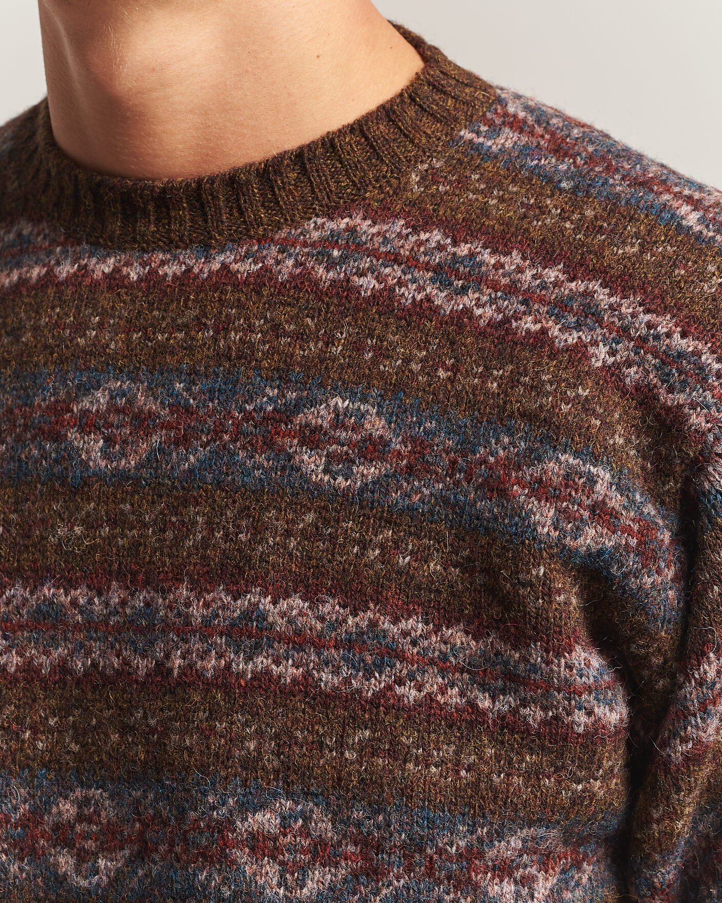 Mies | Puserot | Jamieson's of Shetland | Jamiesons Of Shetland All Over Fair Isle Pullover Crew Neck Moss Green