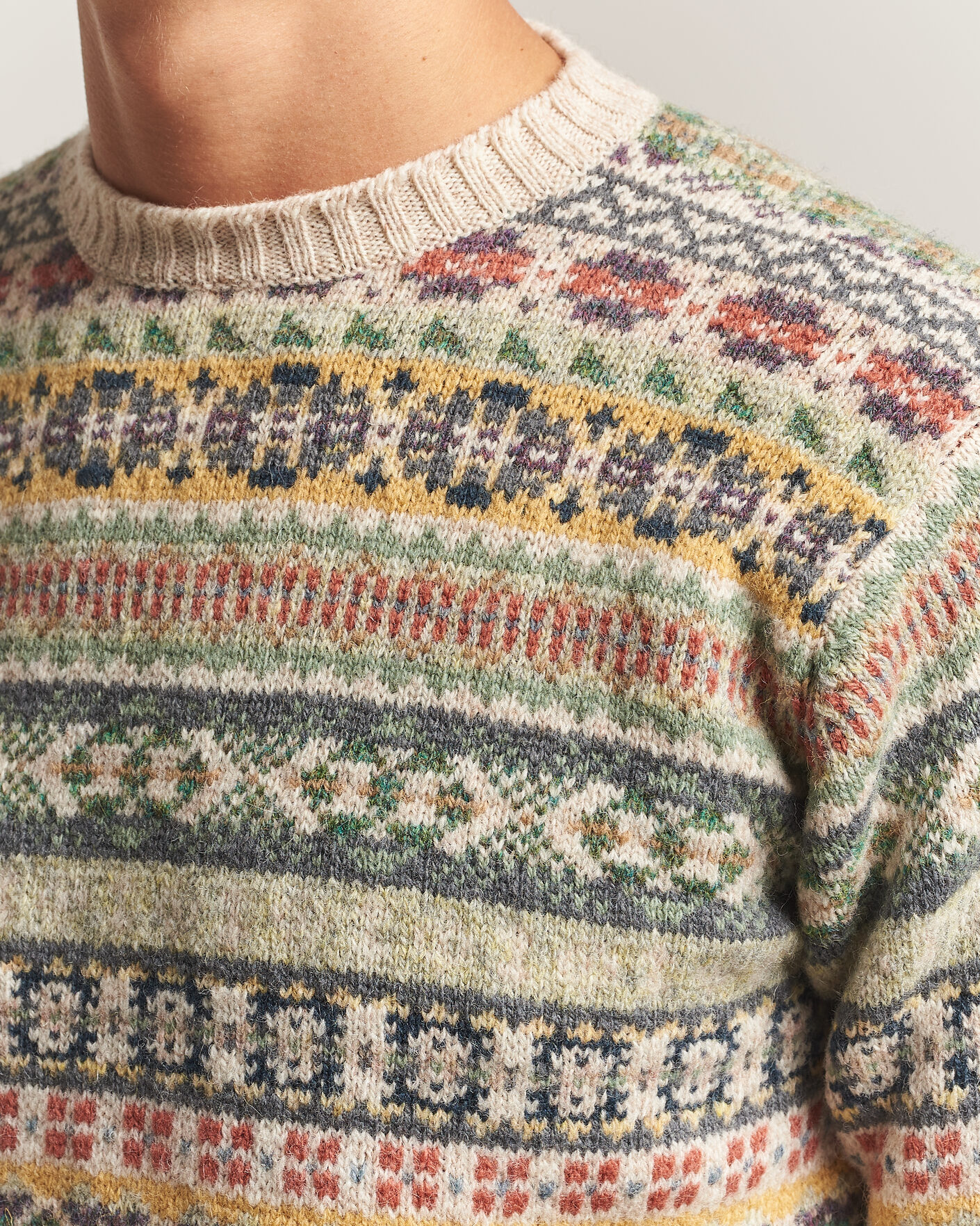 Mies | Puserot | Jamieson's of Shetland | Jamiesons Of Shetland All Over Fair Isle Pullover Crew Neck Beige