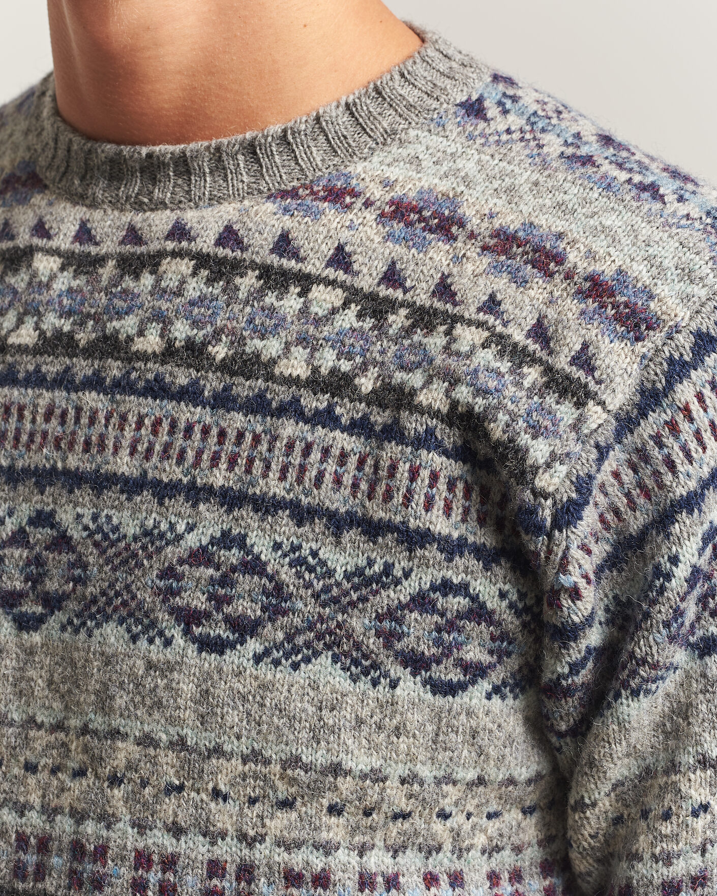 Mies | Puserot | Jamieson's of Shetland | Jamiesons Of Shetland All Over Fair Isle Pullover Crew Neck Light Grey