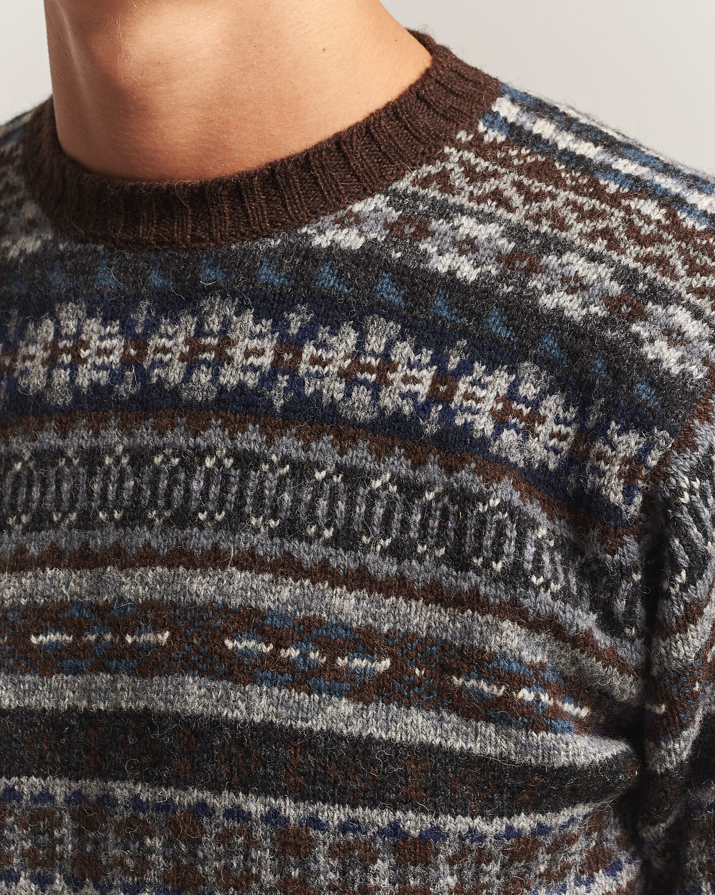 Mies | Puserot | Jamieson's of Shetland | Jamiesons Of Shetland All Over Fair Isle Pullover Crew Neck Brown
